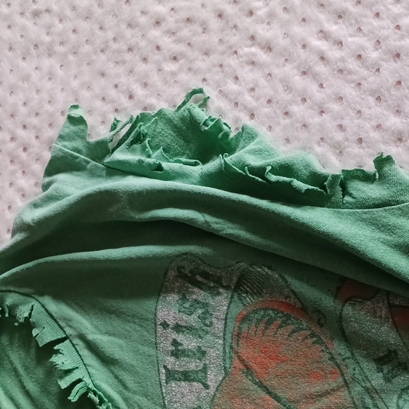 💙Green Saint Patrick's day shirt faded and distressed size large - Picture 8 of 16